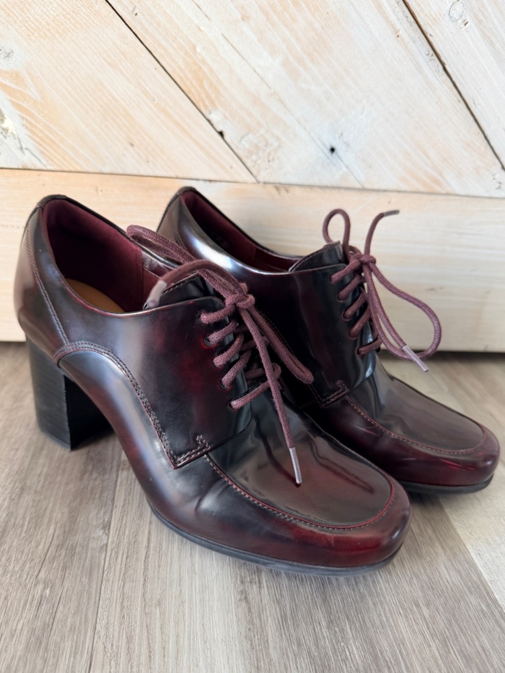 Clark’s Burgundy Lace-Up Block Heel Oxford booties